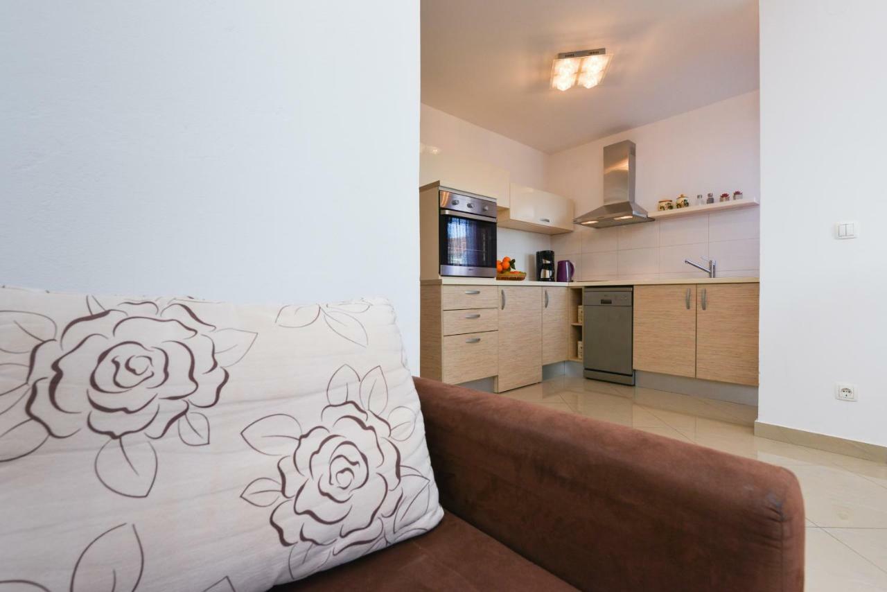 Apartments L&M Vir Ngoại thất bức ảnh