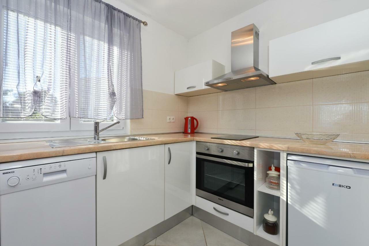 Apartments L&M Vir Ngoại thất bức ảnh