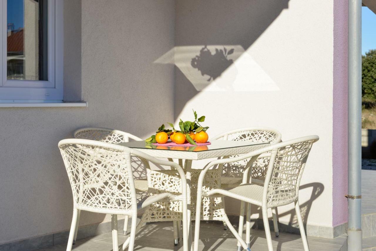 Apartments L&M Vir Ngoại thất bức ảnh