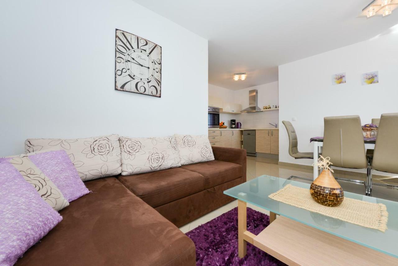 Apartments L&M Vir Ngoại thất bức ảnh